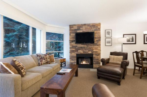 Woodrun Lodge 414 | Cozy Ski-In Ski-Out Condo w/ Shared Hot Tub, Pool, Fireplace, & Parking